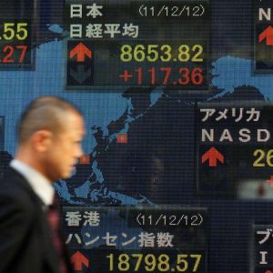 Giappone in recessione, nozze in Borsa tra Hong Kong e Shangai