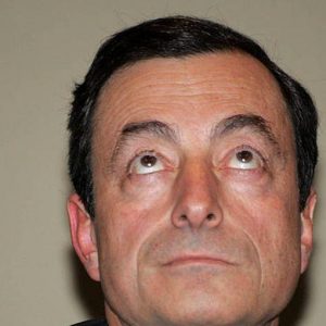 Il tocco magico di Draghi abbassa lo spread e l’euro e dà sprint alle banche e alle Borse