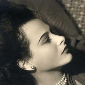 Hedy Lamarr: del desnudo a los torpedos. La epopeya de la actriz-científica