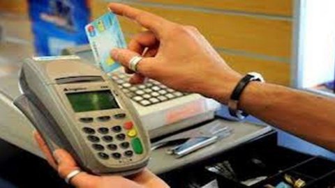 Mef: cresce l’uso del bancomat, meno frodi ma non su Internet