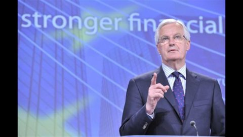 Cernobbio, l’eurocommissario Barnier elogia Monti: “La sua presidenza giova all’Italia e all’Europa”