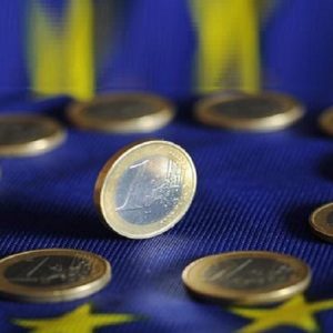 Währungen, Euro gegenüber Dollar auf höchstem Stand seit Mai