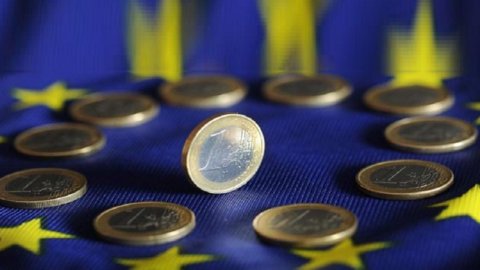 Währungen, Euro gegenüber Dollar auf höchstem Stand seit Mai