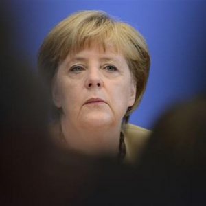 Merkel : "La crise doit être résolue de manière politique"