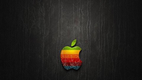 Borsa: Apple supera la soglia dei 700 dollari per azione, trascinata dalle vendite di iPhone 5