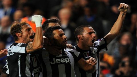 CHAMPIONS LEAGUE – Storico pareggio della Juve che strappa il pari in rimonta al Chelsea: 2 a 2
