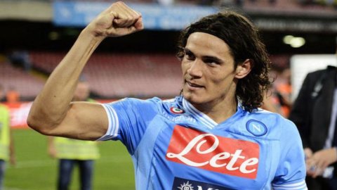 Calcio, il ciclone Cavani “salva” il campionato: attenta Juventus, il Napoli c’è