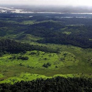 Brasil, 27 bendungan pembangkit listrik tenaga air baru sedang berlangsung di jantung Amazon. Para pencinta lingkungan marah