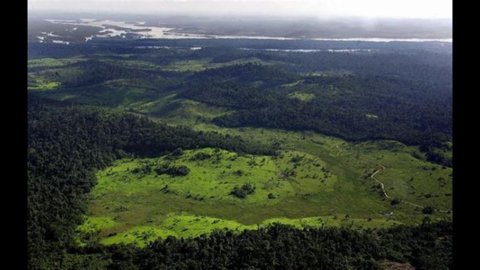 Brasile, al via 27 nuove dighe idroelettriche nel cuore dell’Amazzonia. Indignati gli ambientalisti