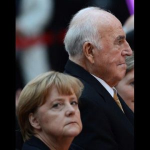 Merkel a Berlusconi: “Germania fuori dall’euro? Illogico dire che non sarebbe un dramma”