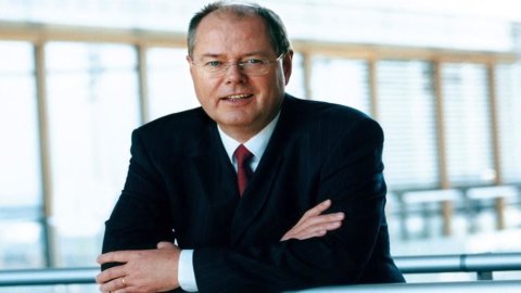 Germania, Spd îl încununează pe Steinbrueck: o va provoca pe Merkel