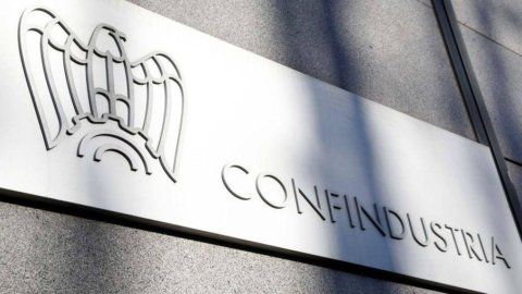Confindustria: il Pil frena, riviste le stime
