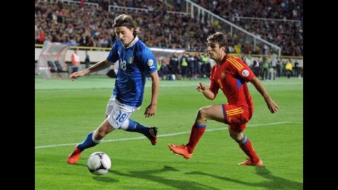 Italia vence a Armenia y toma la delantera