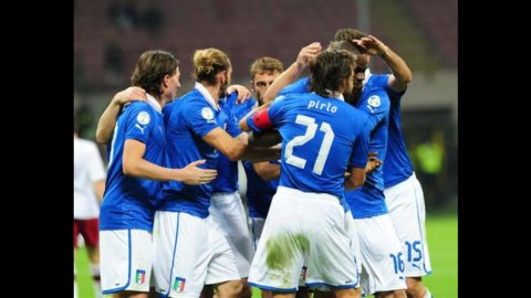 World Cup, Italy beats Denmark 3-1 and goes on the run in group B: Pirlo sumptuous, Balotelli super