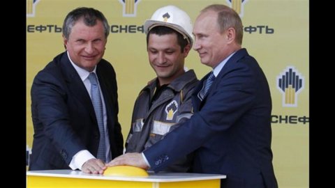 Rosneft: volano gli utili, grazie al rublo forte