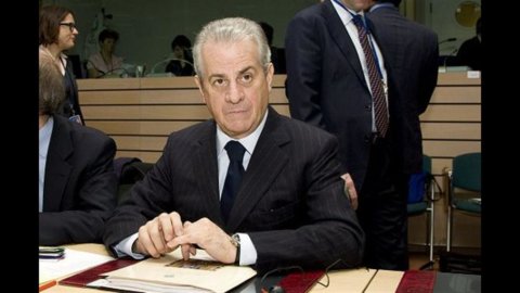 Finmeccanica, der Skandal breitet sich aus und die Gruppe ist gelähmt: Monti muss sich entscheiden