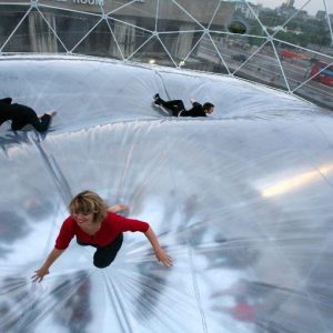 على رغوة الفضاء: من 25 أكتوبر يعرض Tomàs Saraceno في HangarBicocca