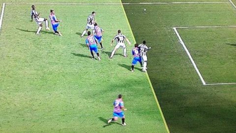 SERIE A – Vidal torna al gol e la Juve sbanca Catania: polemiche per il gol annullato a Bergessio
