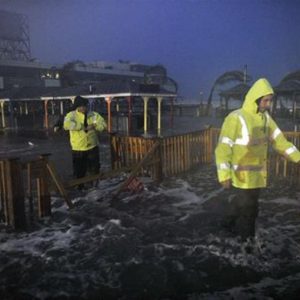 SUA: Sandy, alarmă la o centrală nucleară din New Jersey. Obama declară „stare de catastrofă”