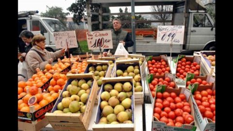 Istat, inflazione dicembre frena ancora: 2,3%