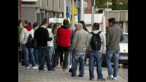 Usa: richieste sussidi calano meno delle attese, a 393mila unità