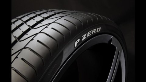 Pirelli: la medalla de platino Graphis por el informe “Spinning the wheel”