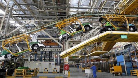 Istat: produzione industriale giugno +0,3% su mese, -2,1% su anno