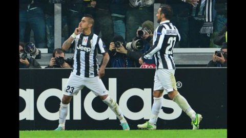 CHAMPIONS LEAGUE - Juve triumph: overwhelms Chelsea (3 to 0) and mortgages the next round