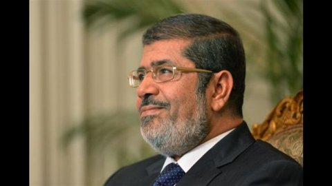 مصر: احتجاج على مرسي يشعل: اعتداء على مقرات الإخوان المسلمين