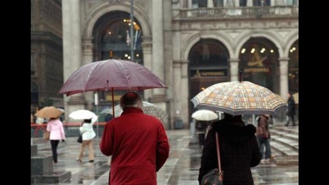 Meteo: da domani torna il maltempo, temperature a picco nel fine settimana