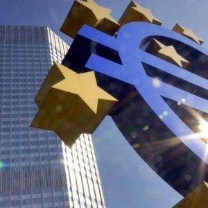 ECB は金利を史上最低に引き下げる: 0,5%