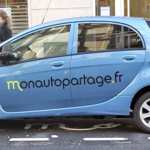 AutoLib, il car sharing di Parigi compie un anno: le auto elettriche sono realizzate da Pininfarina