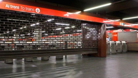 Venerdì nero dei trasporti: si fermano mezzi pubblici e aerei