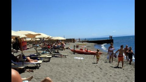 Spiagge, governo battuto sulle concessioni