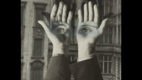 Photography, “hands” take center stage in New York