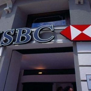 Banche inglesi: per Hsbc utili -15% nel 2014, il governo di Londra vende l’1% Lloyds