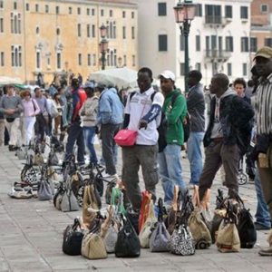 イスム財団：危機によりイタリアへの移民の流れが止まる