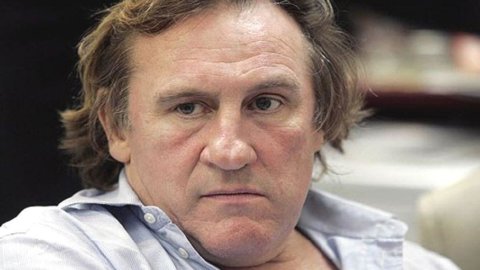 Hollande menjadi korban luar biasa pertama: Depardieu menjual properti senilai 50 juta dan melarikan diri ke Belgia