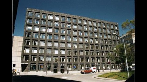 Sweden's central bank cuts key rate to 1%