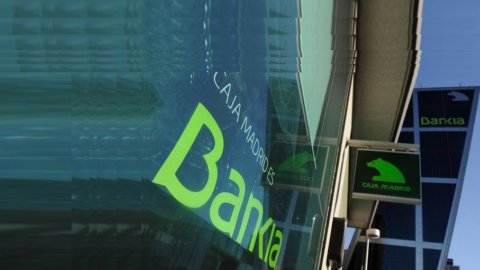 Spagna, Banca centrale “marca” i depositi: le banche che mettono tassi alti saranno penalizzate