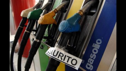 Maniobra Dl: más de 1 millones de euros por el aumento del impuesto especial sobre los carburantes