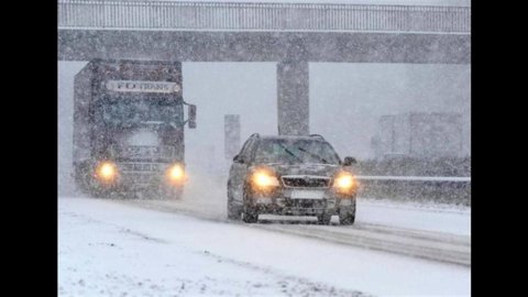 Tiempo, llega el frente de aire frío: bajas temperaturas y nieve en toda Italia, incluso en las llanuras