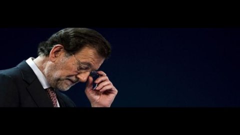 Fitch: Spagna ancora a rischio declassamento