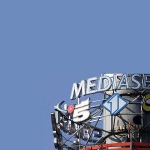 A Piazza Affari sprofonda Mediaset (-9,45%) ma corrono le banche