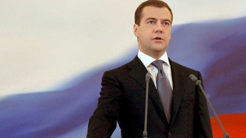 Russia, Medvedev: “Pil 2012 +3,5%, obiettivo +5%”