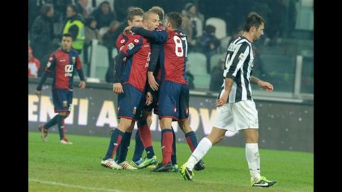 CAMPIONATO – Juve, solo pari con il Genoa (1-1) ma l’arbitro le nega un rigore al ’94