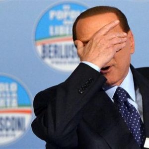 Berlusconi menilai ulang Mussolini: ini badai