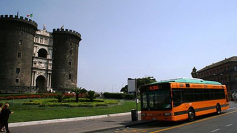 Napoli, haos în transportul public. Autobuze oprite: „Fără motorină”