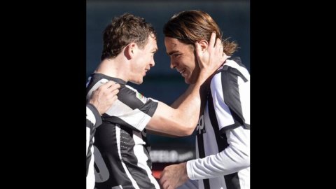 CHAMPIONNAT - La Juve liquide la Fiorentina (2-0) et prolonge sur Naples et la Lazio