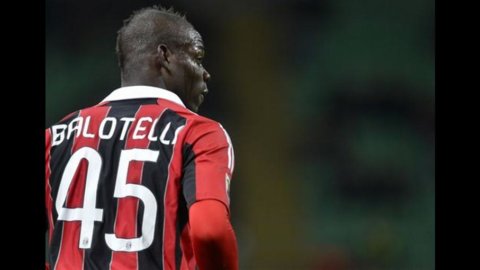 Milán, debut con un doblete de Balotelli